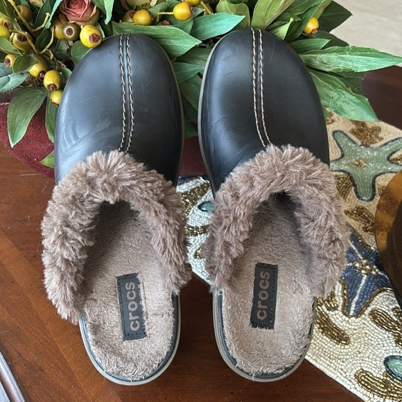 CROCS Cobbler Eva Clogs Black w/ Walnut Faux Fur Lining Slip On Casual Shoes - Picture 9 of 16